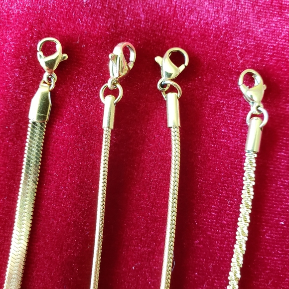 4 gold tone chain bracelets - Picture 4 of 6